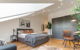 King bed Apartment Netflix central&near metro, 109